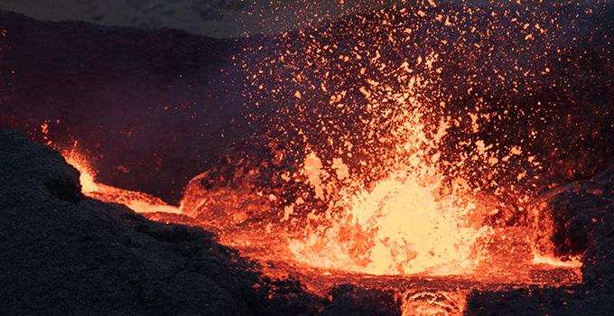 Etna Yanardağı İtalya’yı Sarsıyor: Yeniden Uyandı !